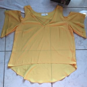 Bisou Bisou Flowy Yellow Cold Shoulder Top